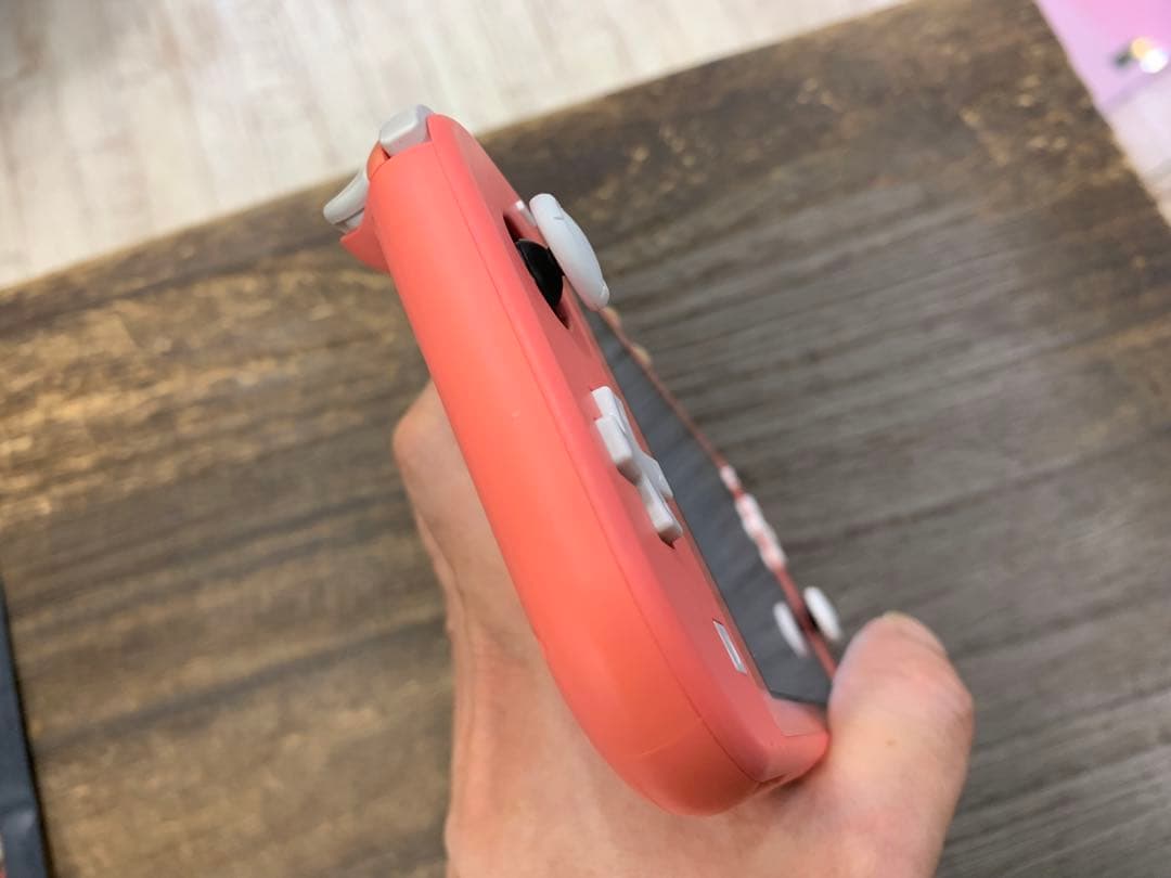 Nintendo Switch Lite コーラル