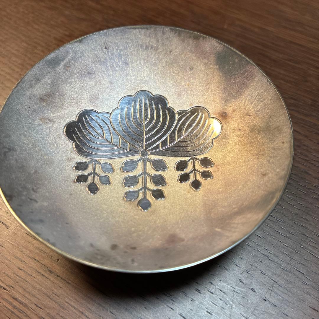 銀製の小皿 葉と花の模様 木箱付き