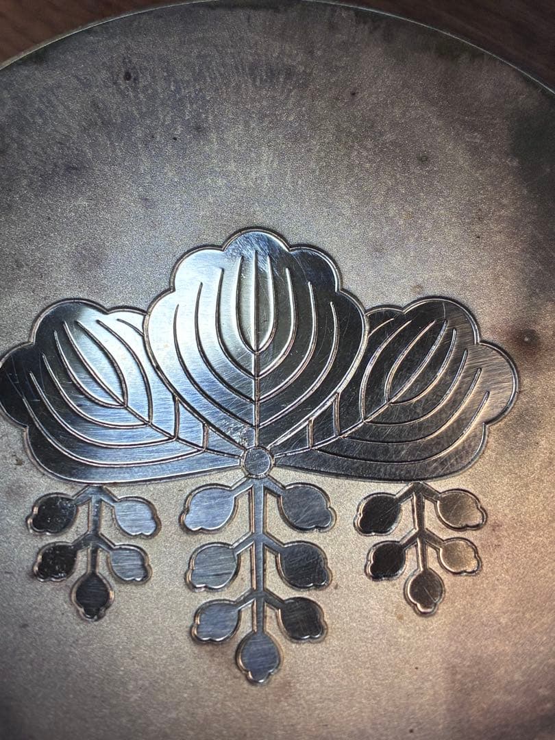 銀製の小皿 葉と花の模様 木箱付き