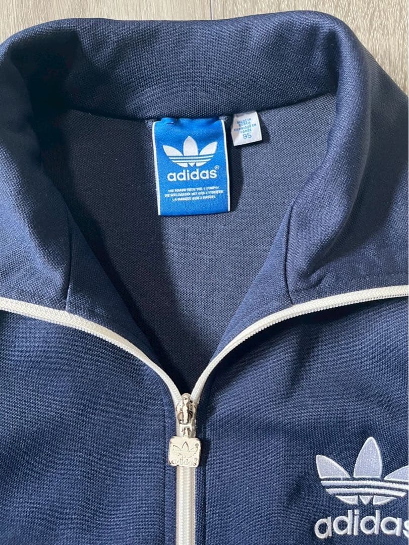 adidasオリジナル　刺繍トレフォイルロゴ　ファイヤーバード　レディースL