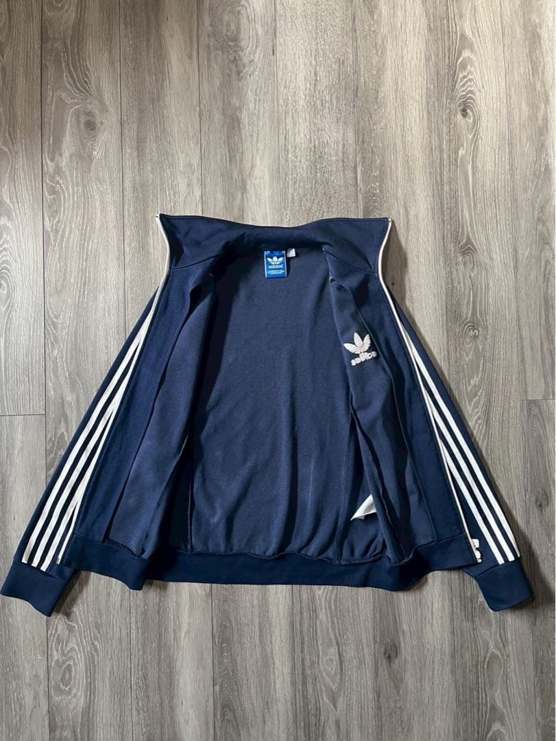 adidasオリジナル　刺繍トレフォイルロゴ　ファイヤーバード　レディースL