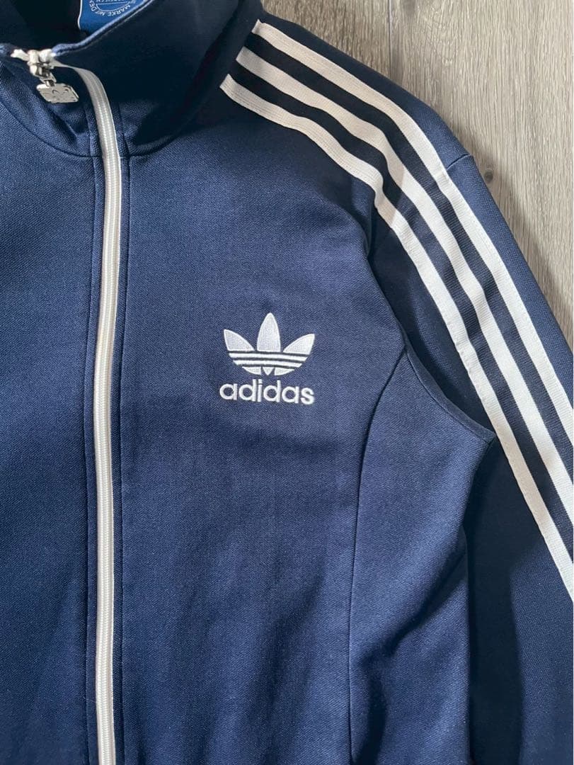 adidasオリジナル　刺繍トレフォイルロゴ　ファイヤーバード　レディースL