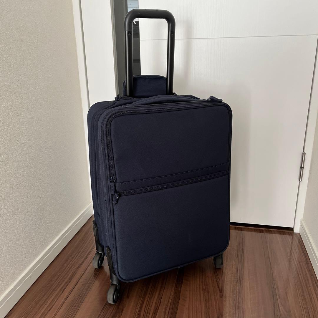 廃盤品 MUJI 無印良品 半分の厚みで収納できる キャリーケース　機内持込可