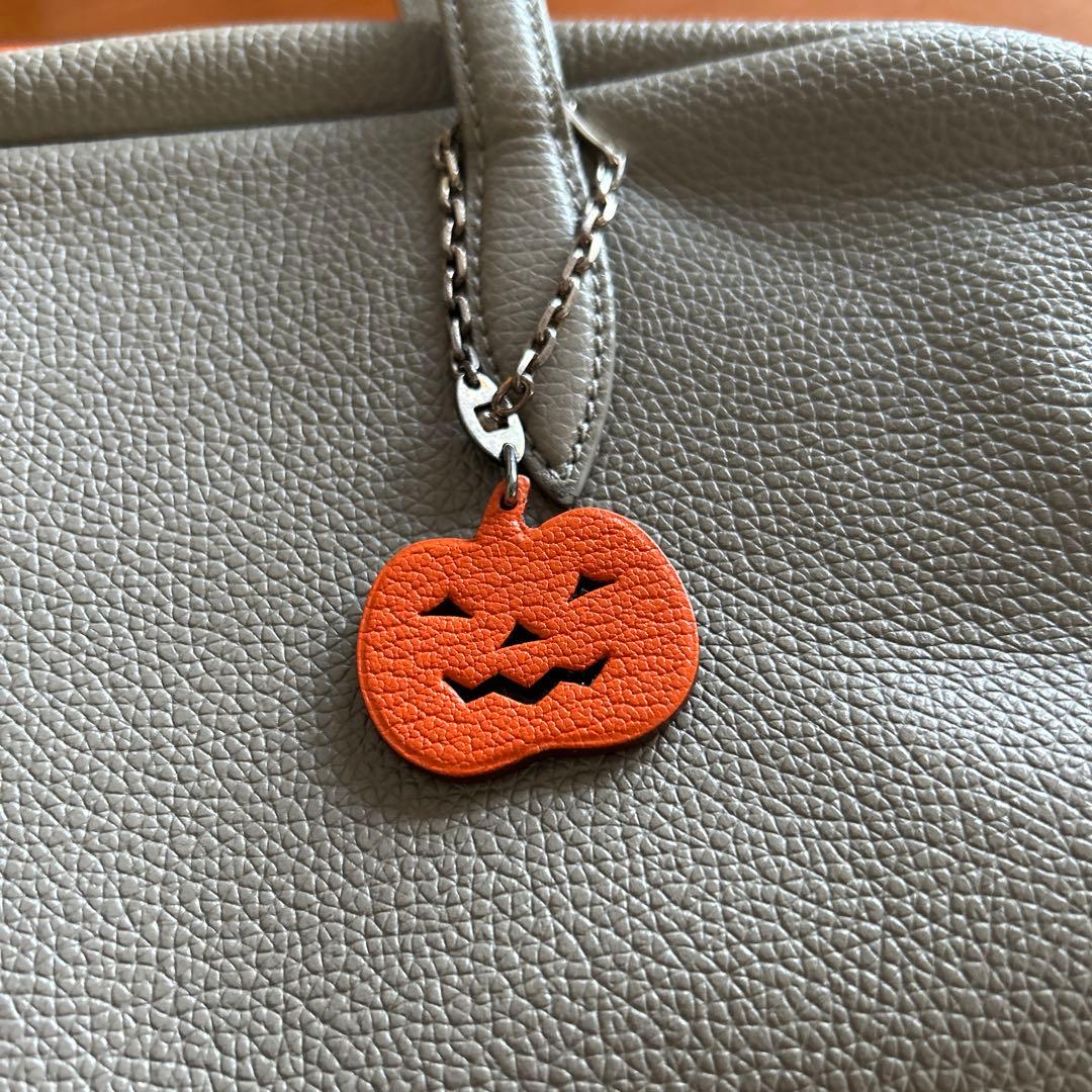 エルメス レザー　ハロウィンかぼちゃチャーム