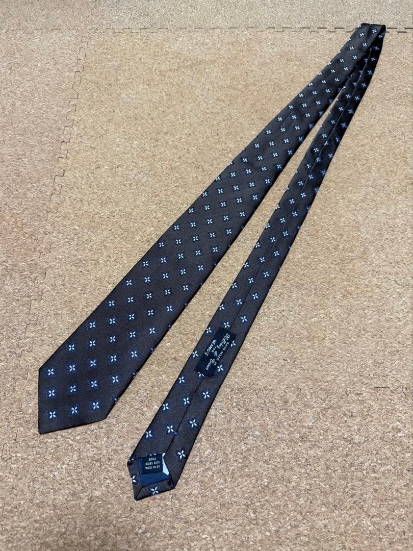 Holliday & Brown（ホリデーアンドブラウン）花柄ネクタイ