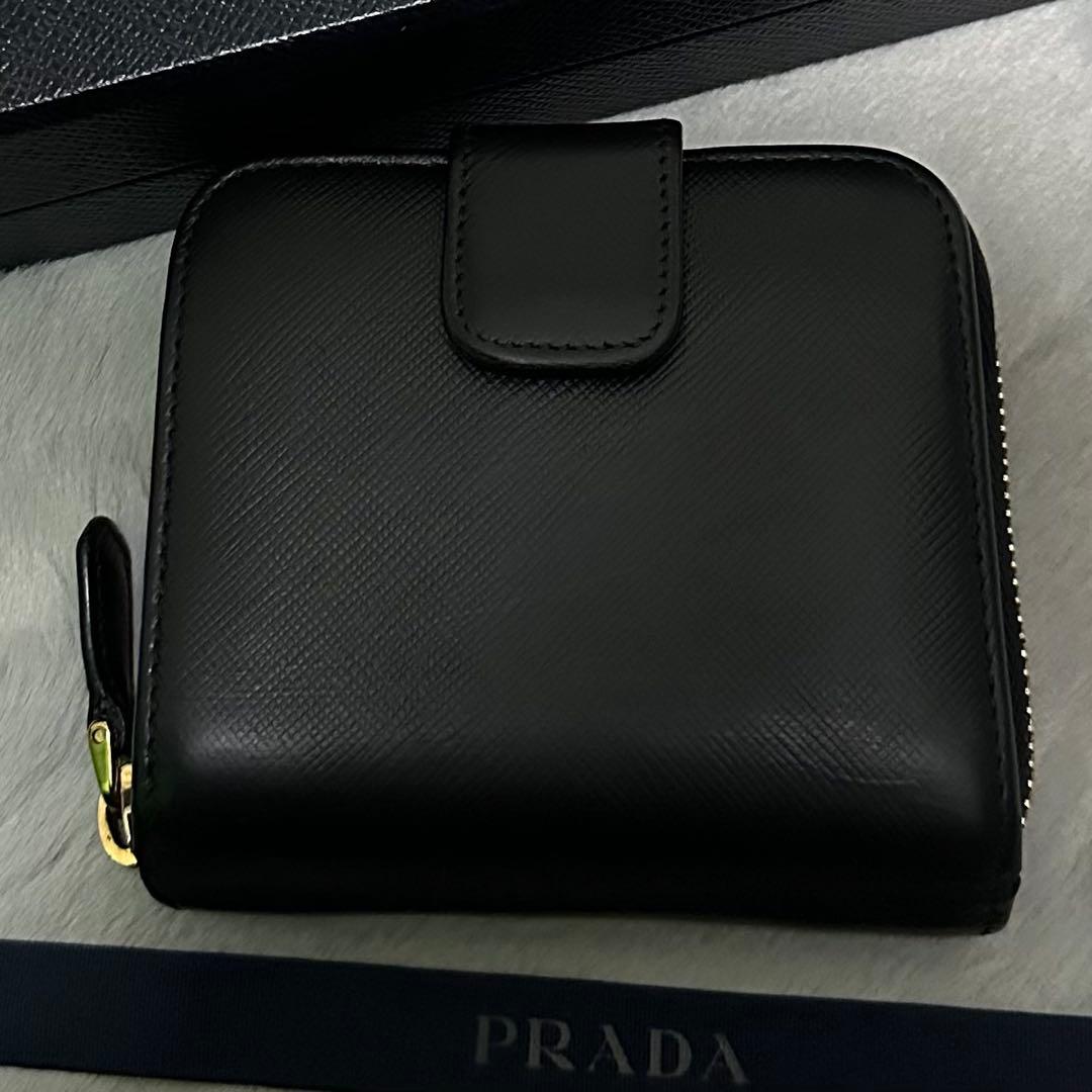 PRADA プラダ　折り財布　ラウンドファスナー　ロゴ金具　サフィアーノレザー