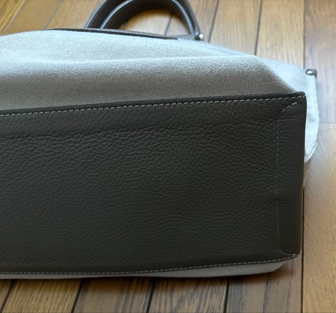 美品　イヤクッチ　トートバッグ グレー ジュ