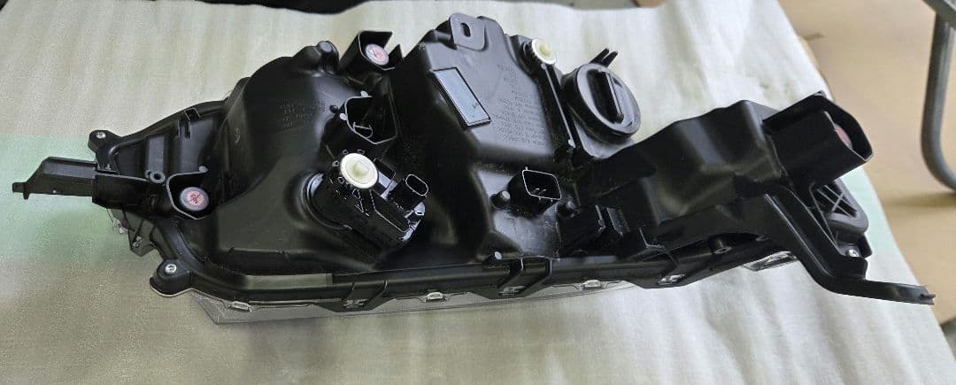 ダイハツ　ムーヴ　ヘッドライト　左