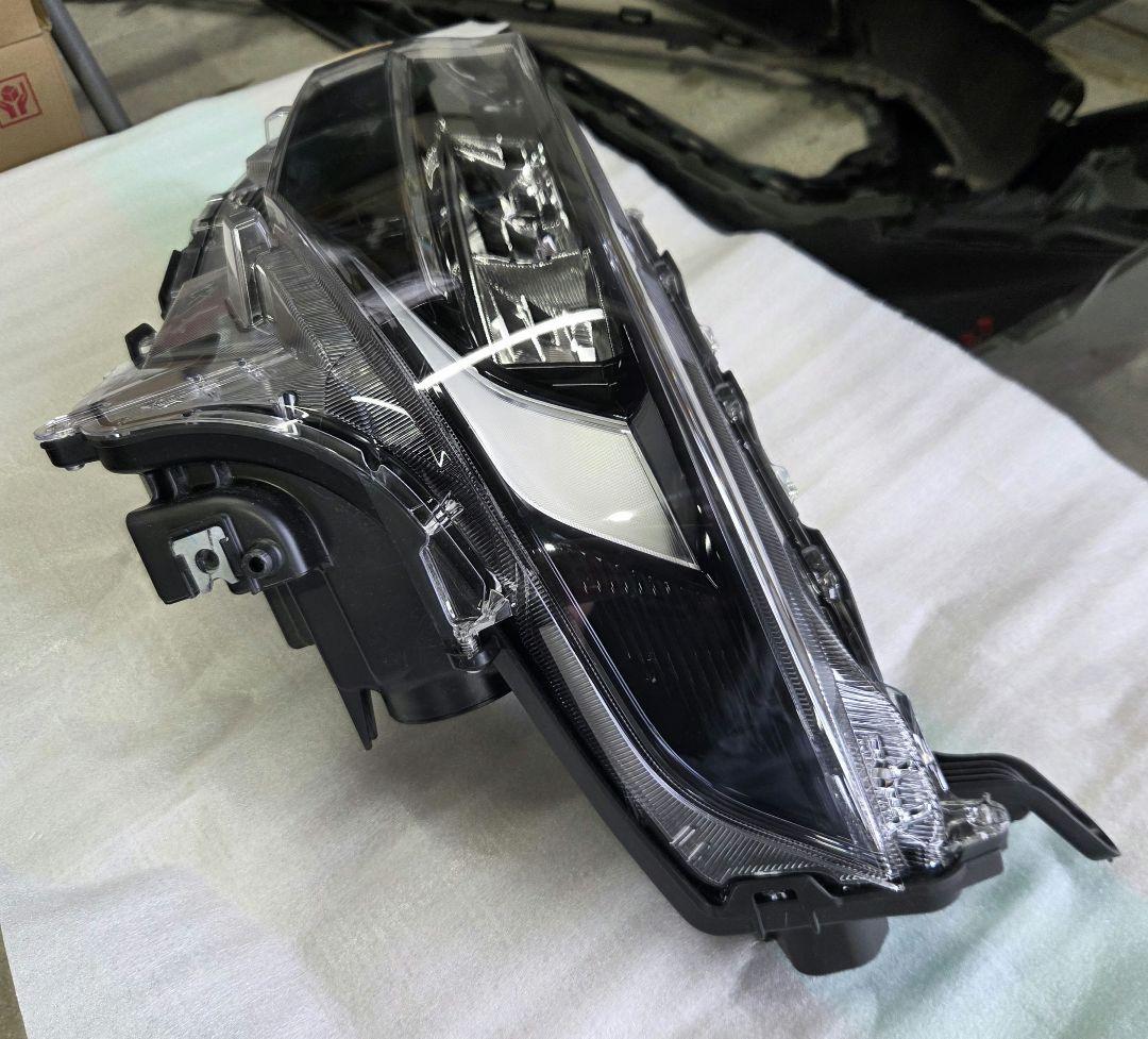 ダイハツ　ムーヴ　ヘッドライト　左