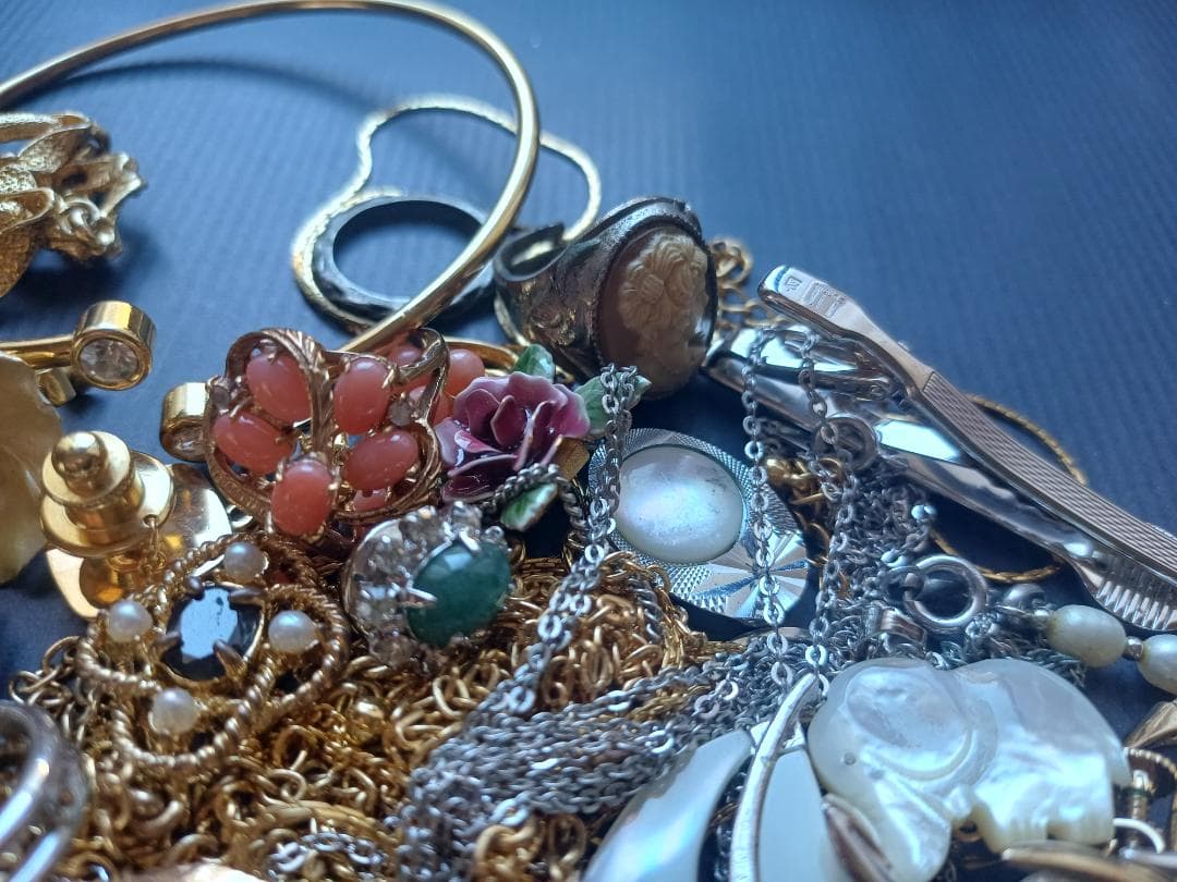 J*3様 遺品整理品 ジュエリーまとめ売り ゴールド・ シルバーカラー 計331