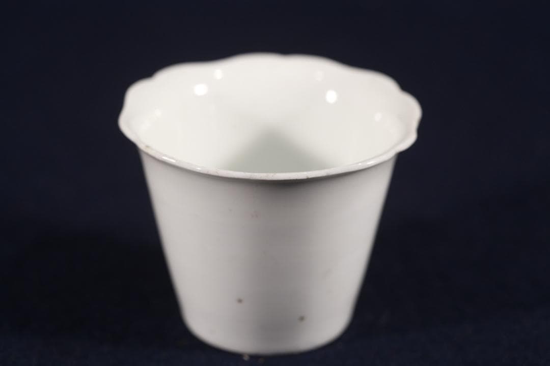 346　古伊万里白磁輪花型蕎麦猪口　江戸前期