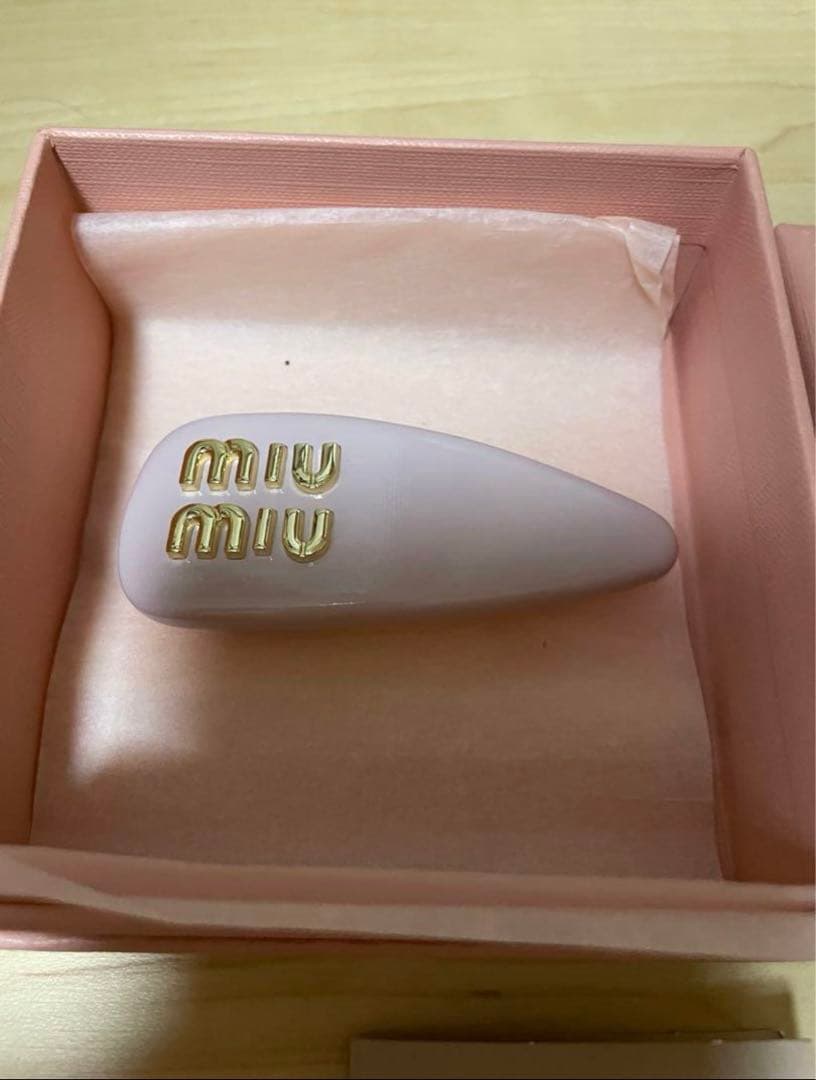 miumiu ヘアピン　バレッタ　ヘアークリップ　ピンク