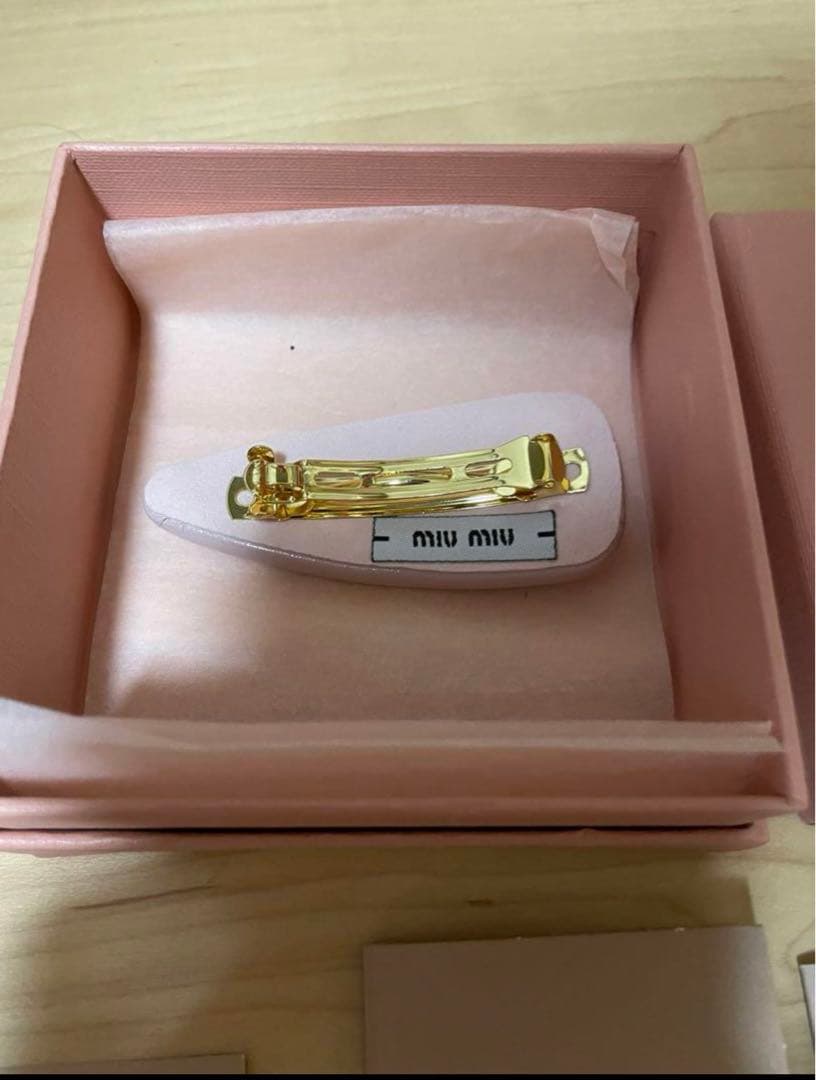 miumiu ヘアピン　バレッタ　ヘアークリップ　ピンク