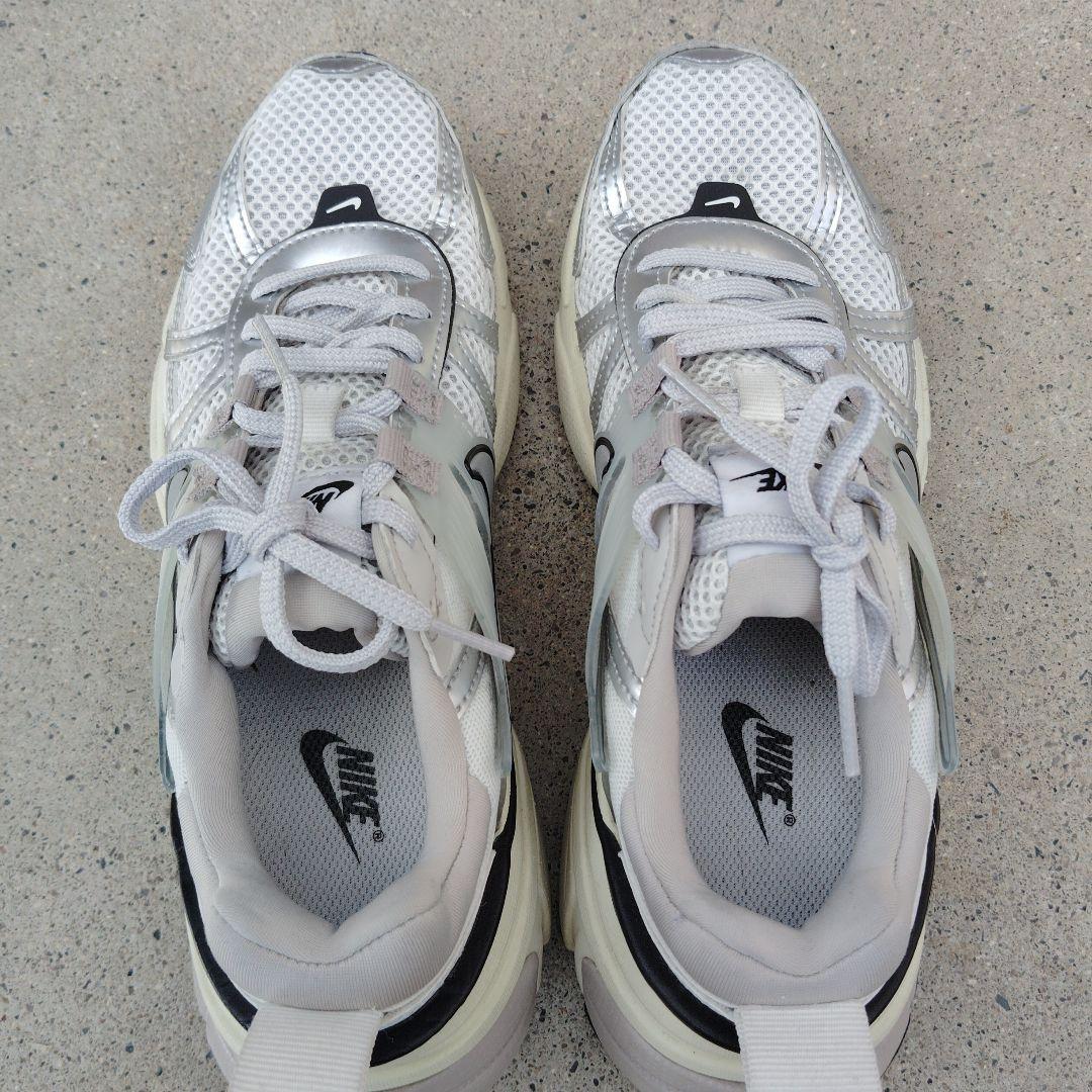 靴 NIKE W V2K RUN FD0736-100