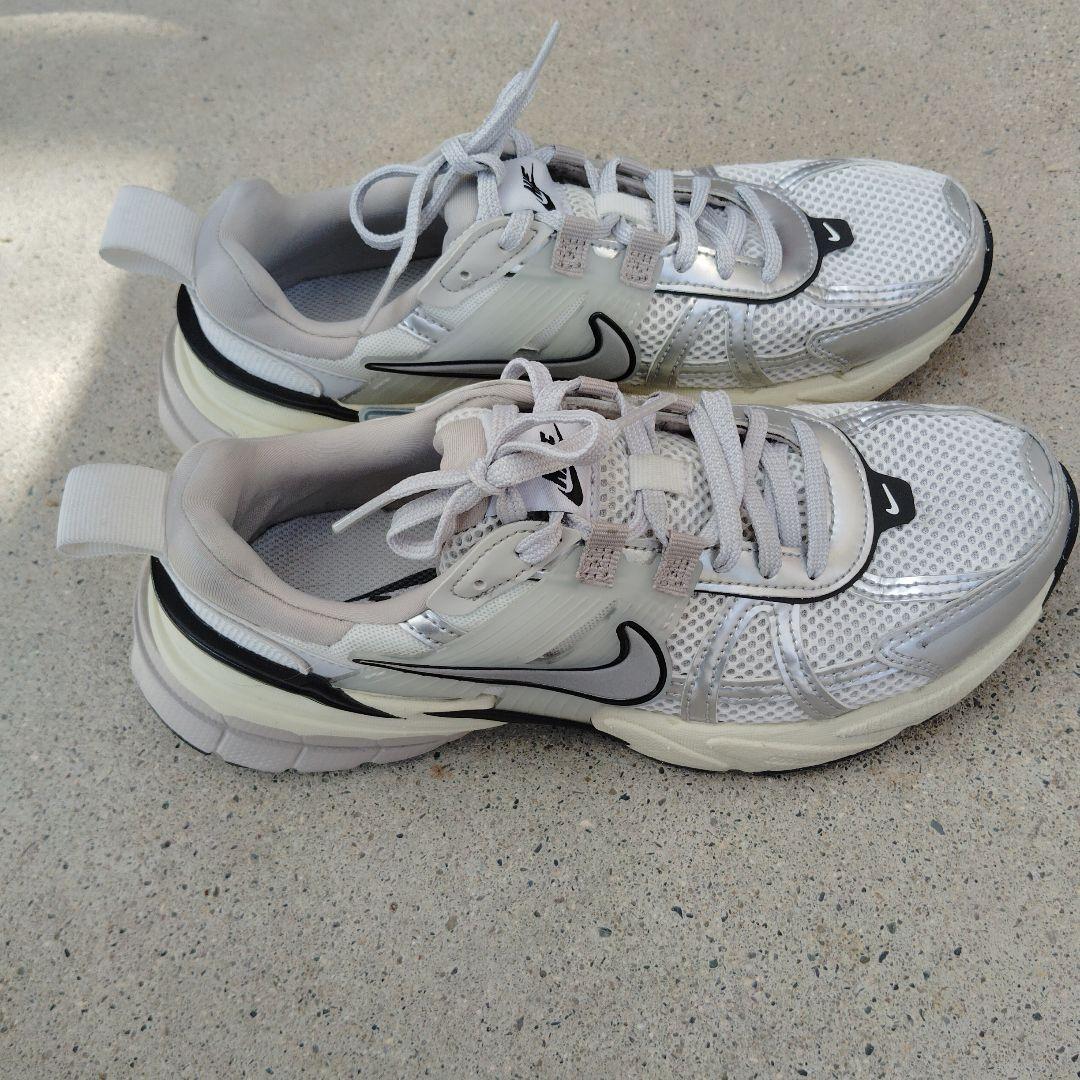 靴 NIKE W V2K RUN FD0736-100