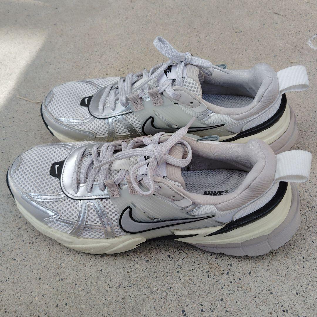 靴 NIKE W V2K RUN FD0736-100