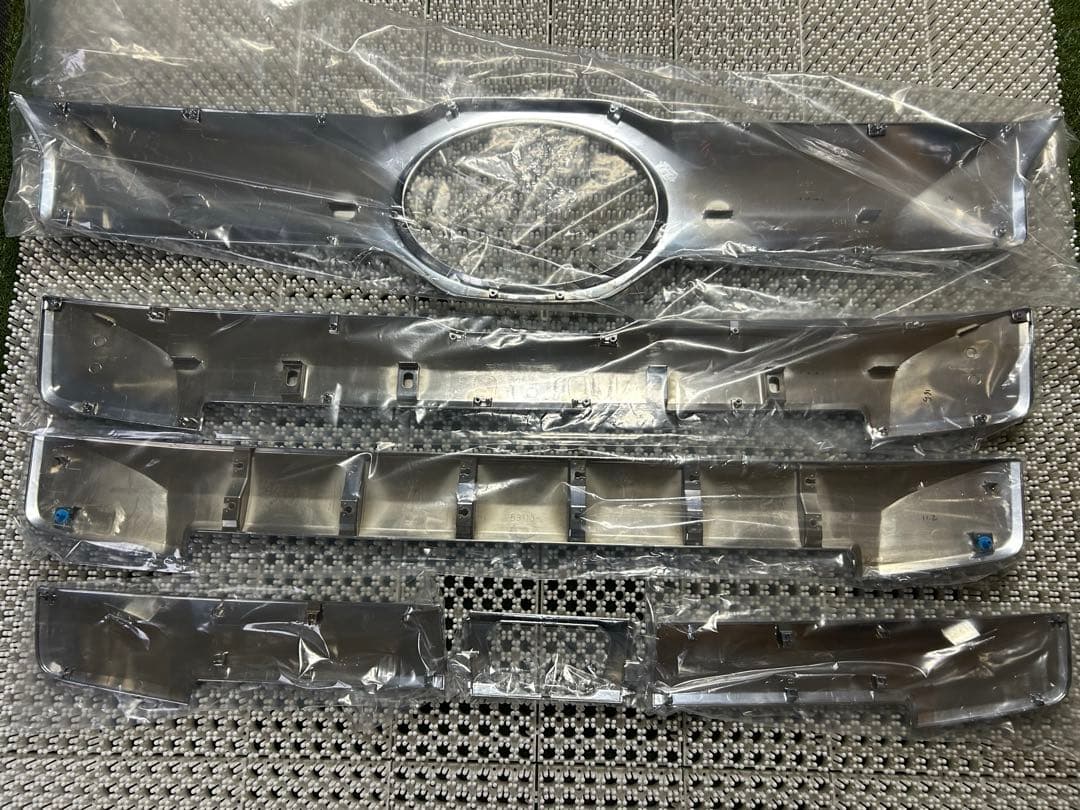 も*お様 日野　17 プロフィア　メッキグリル メッキフロントバンパー　セット