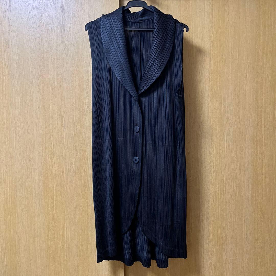 PLEATS PLEASE(プリーツプリーズ) ジレ　ブラック サイズ4