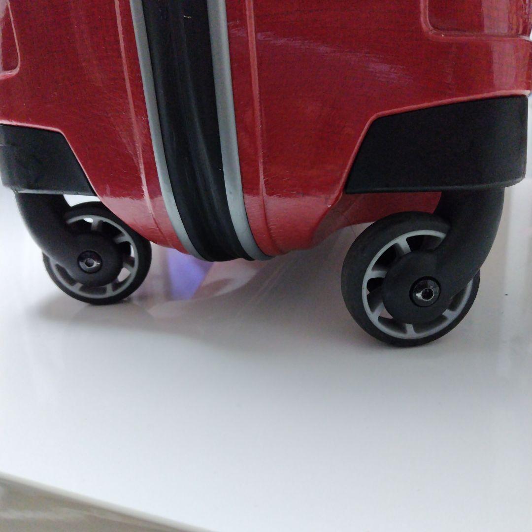 サムソナイトファイアーライト、 コスモライト 軽量2.3kスピナー 69cm