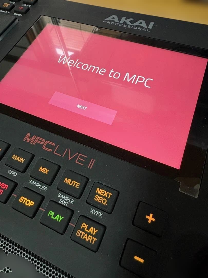 【極美品】MPC LIVE II（日本国内正規品・液晶フィルム付・完品・解除済）