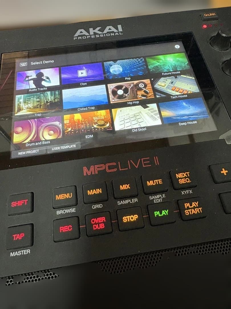 【極美品】MPC LIVE II（日本国内正規品・液晶フィルム付・完品・解除済）