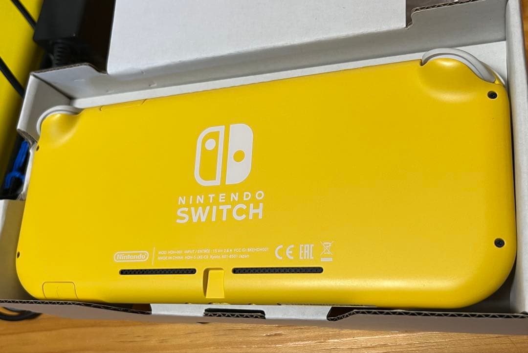 【美品使用少】Nintendo switch lite本体　128SD+ケース付