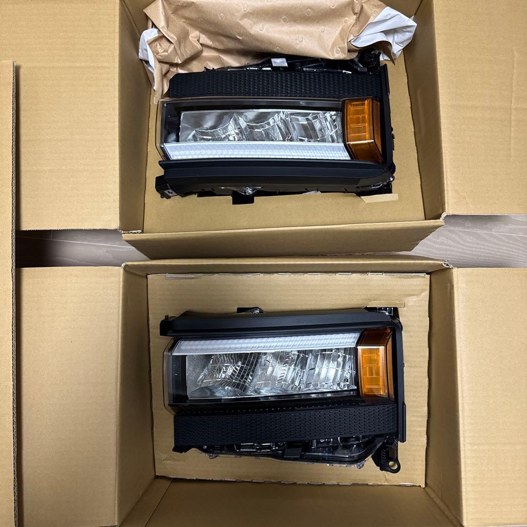 ランドクルーザー250 ヘッドライト　角目