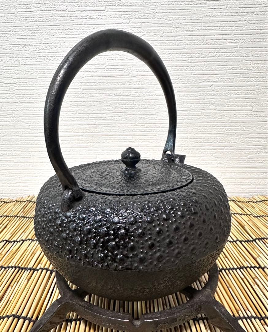 新品、未使用品　南部岩鋳造　１０型　姥口亀甲　南部鉄瓶　南部鉄器　鉄瓶