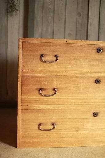 味のある木製のチェスト　引き出し3段　桐箪笥　昭和レトロ　タンス　古家具　古民家