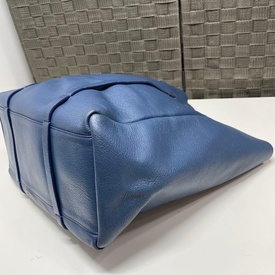 ち*ぼ様 BALENCIAGA エブリデイトート　ブルー　レザートートバッグ