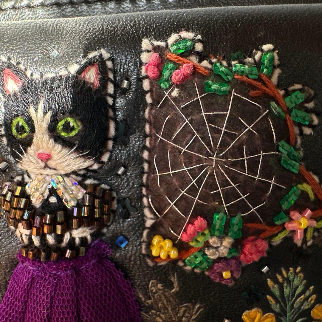 tamaoworldの猫の刺繍レザーポーチ