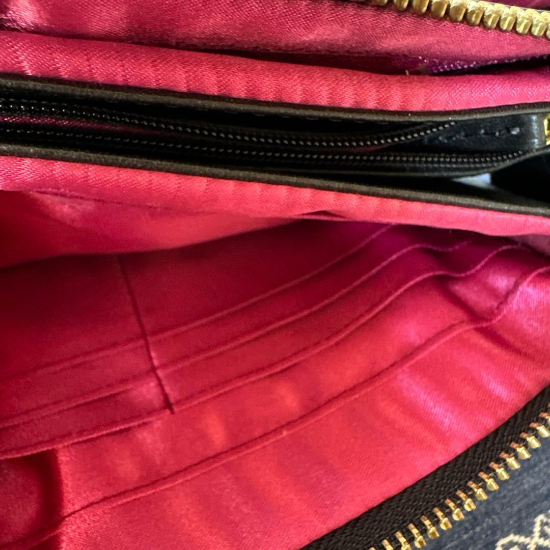 tamaoworldの猫の刺繍レザーポーチ