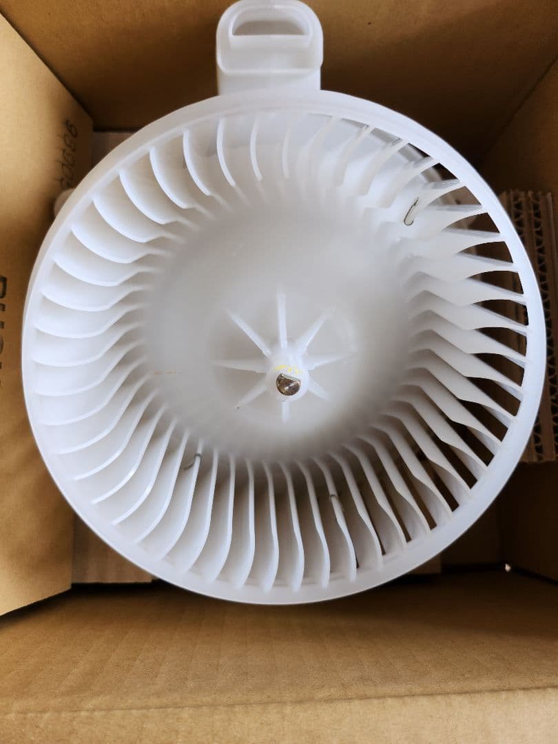 純正品ブロアモータートヨタ クラウン/マジェスタ GWS204用