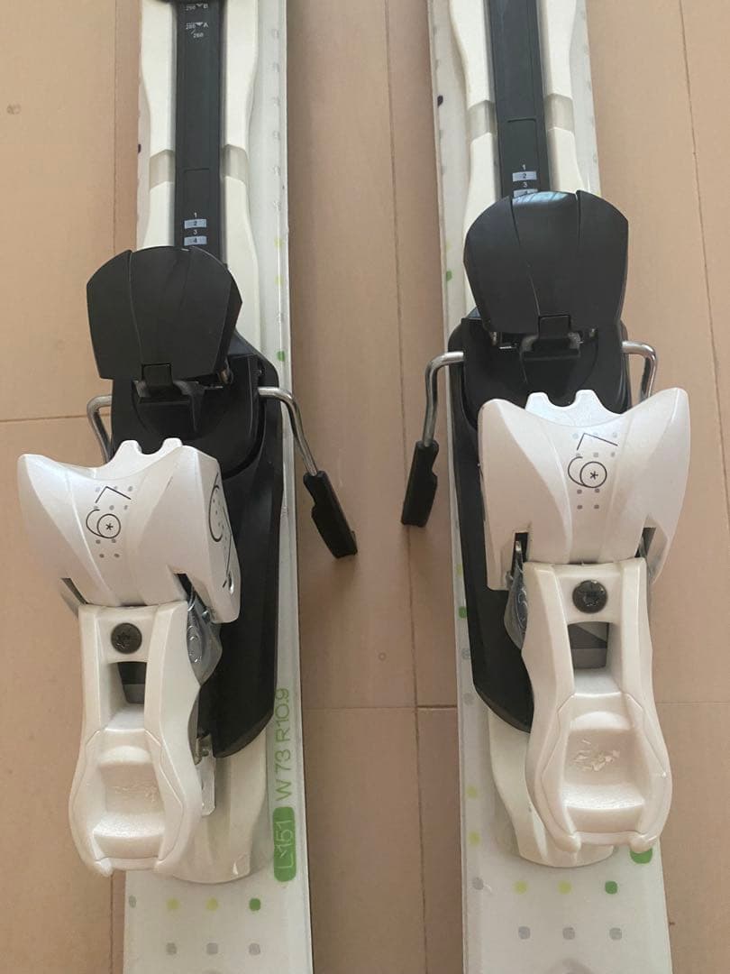 SALOMON レディース　スキーセット（板、ポール）