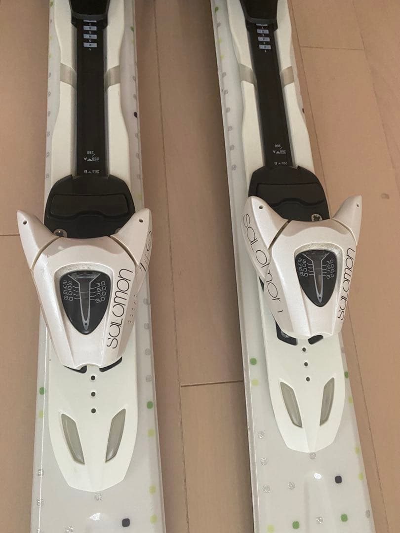 SALOMON レディース　スキーセット（板、ポール）