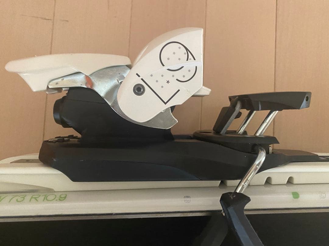 SALOMON レディース　スキーセット（板、ポール）