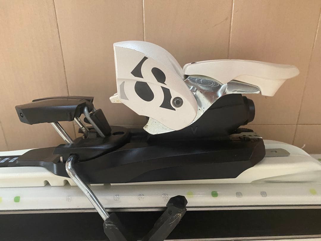 SALOMON レディース　スキーセット（板、ポール）