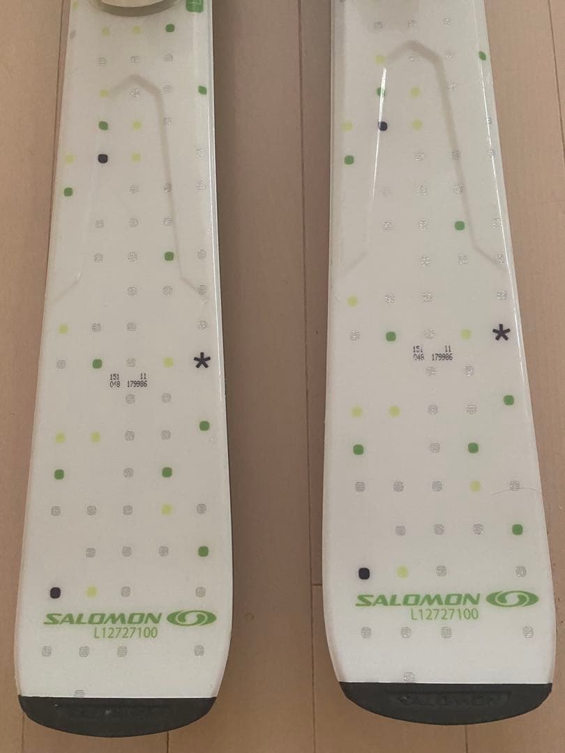 SALOMON レディース　スキーセット（板、ポール）