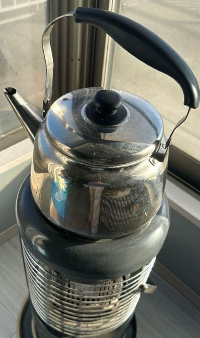 円筒型ガスストーブ　やかんお付けします