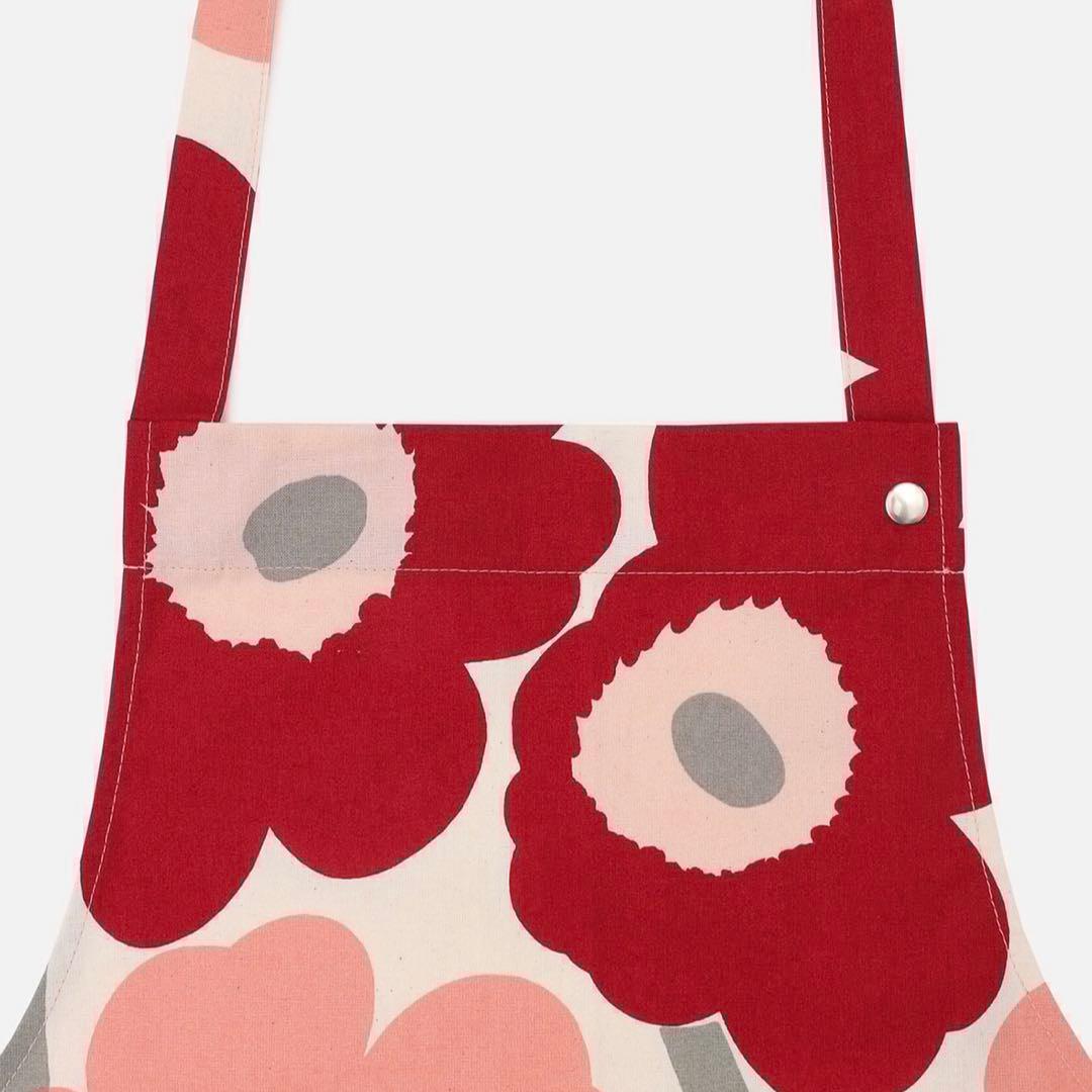 新品　marimekkoマリメッコ エプロン　シールトラプータルハ