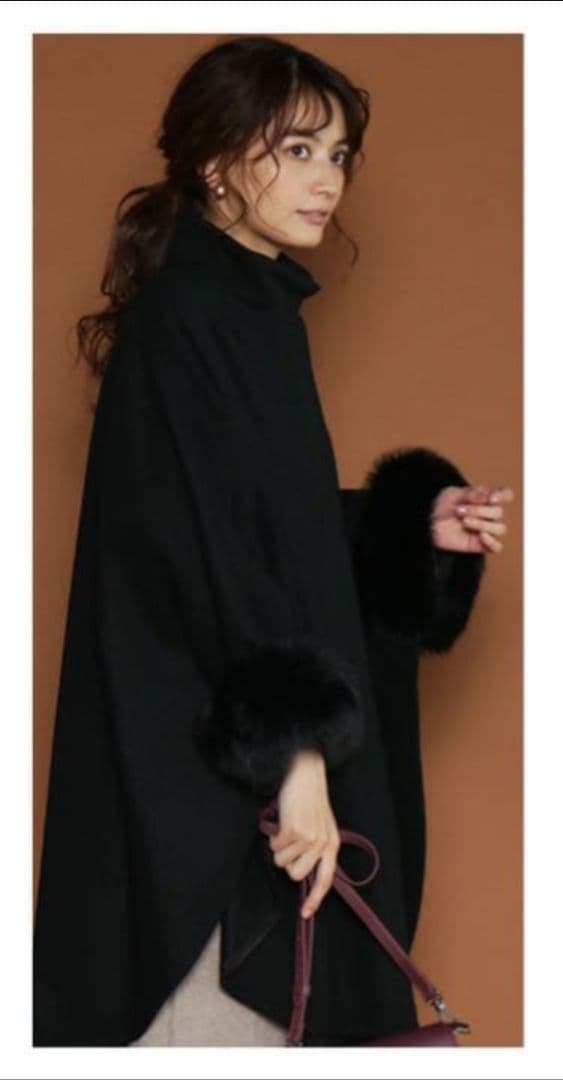 Grand Table ファー付きケープコート　ブラック