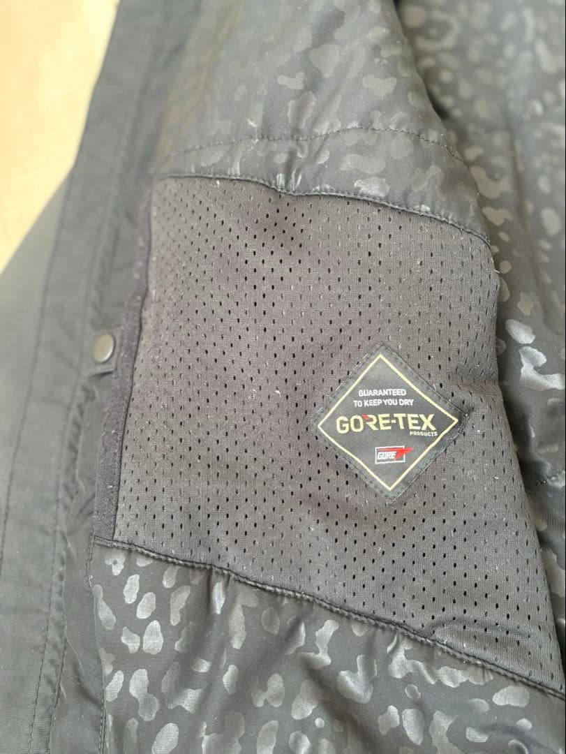 VOLCOMスノーボードウェア上下セット　 ジャケットはGORE-TEX ！！