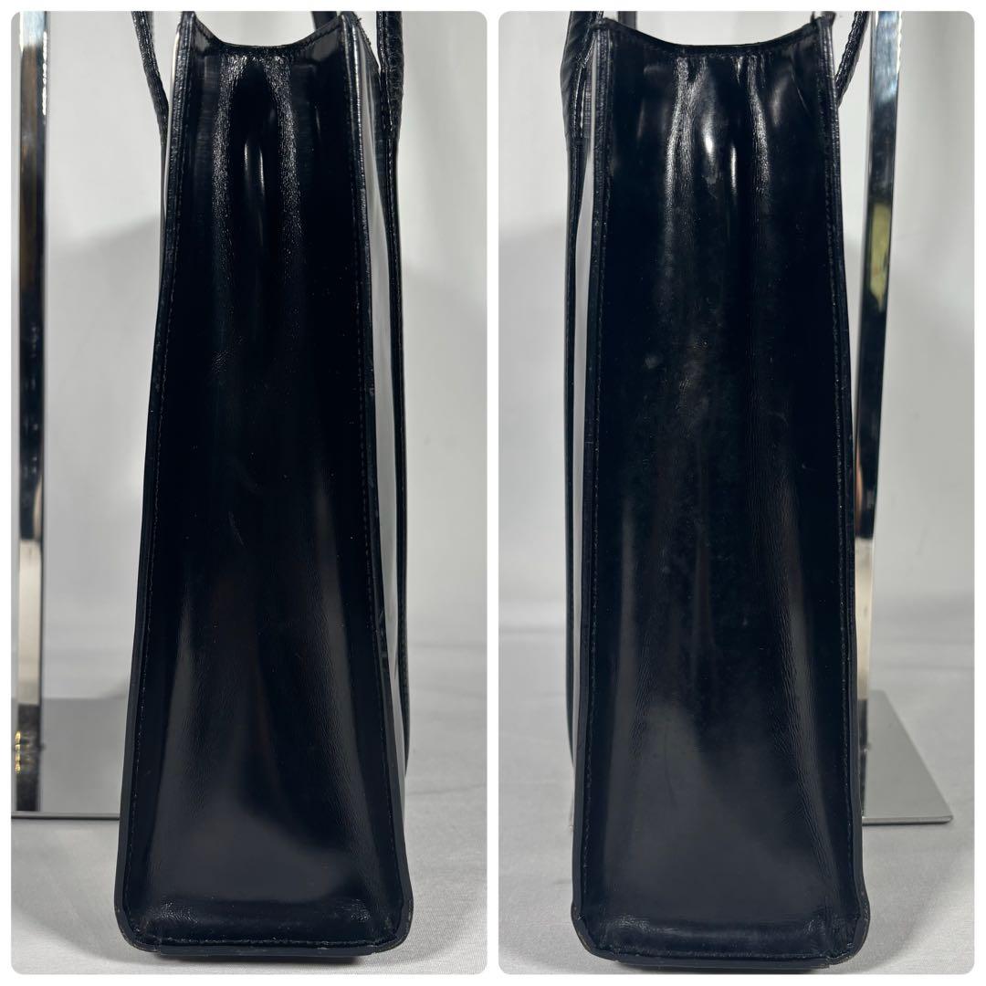 プラダ トートバッグ ショルダーバッグ 肩掛け エナメル ロゴ型押し ブラック