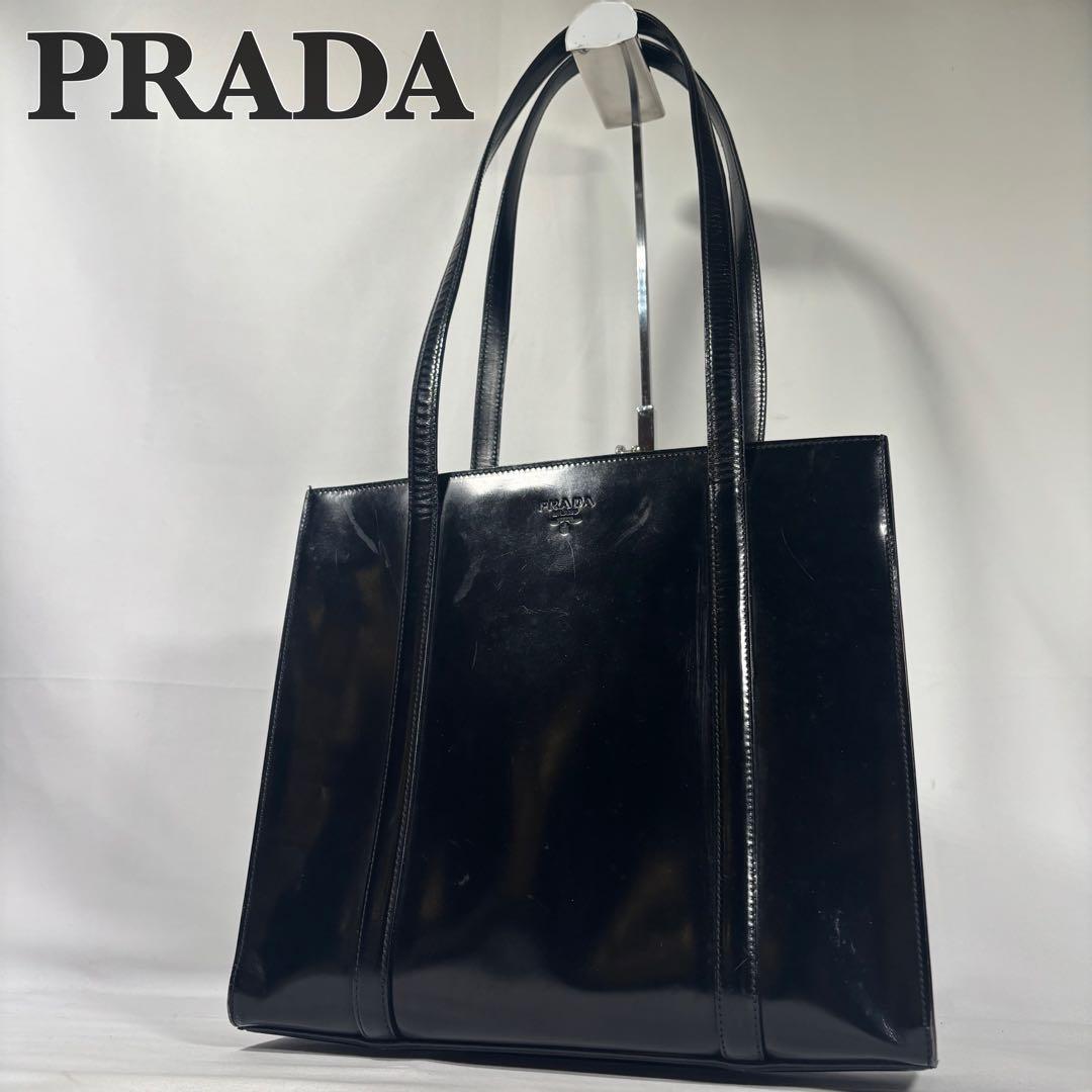 プラダ トートバッグ ショルダーバッグ 肩掛け エナメル ロゴ型押し ブラック