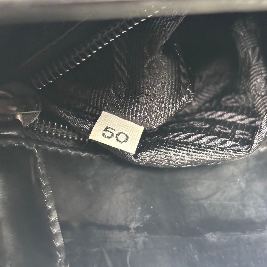 プラダ トートバッグ ショルダーバッグ 肩掛け エナメル ロゴ型押し ブラック