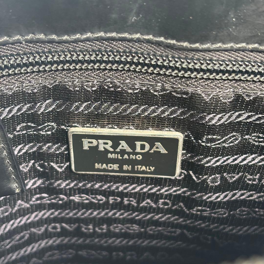 プラダ トートバッグ ショルダーバッグ 肩掛け エナメル ロゴ型押し ブラック