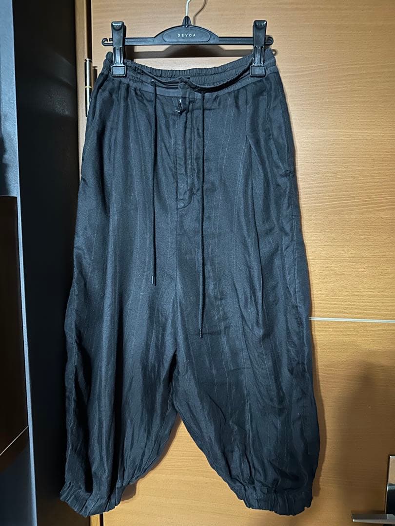 DEVOA デヴォア ラミー ストライプ クロップド サルエル パンツ
