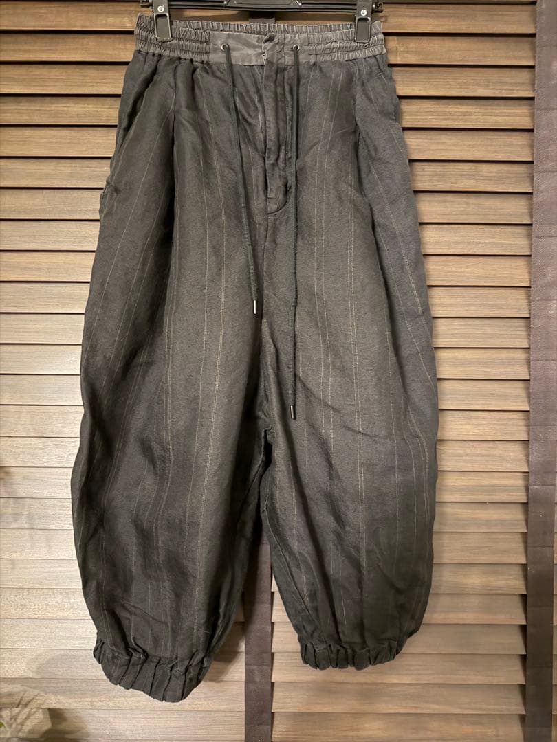 DEVOA デヴォア ラミー ストライプ クロップド サルエル パンツ