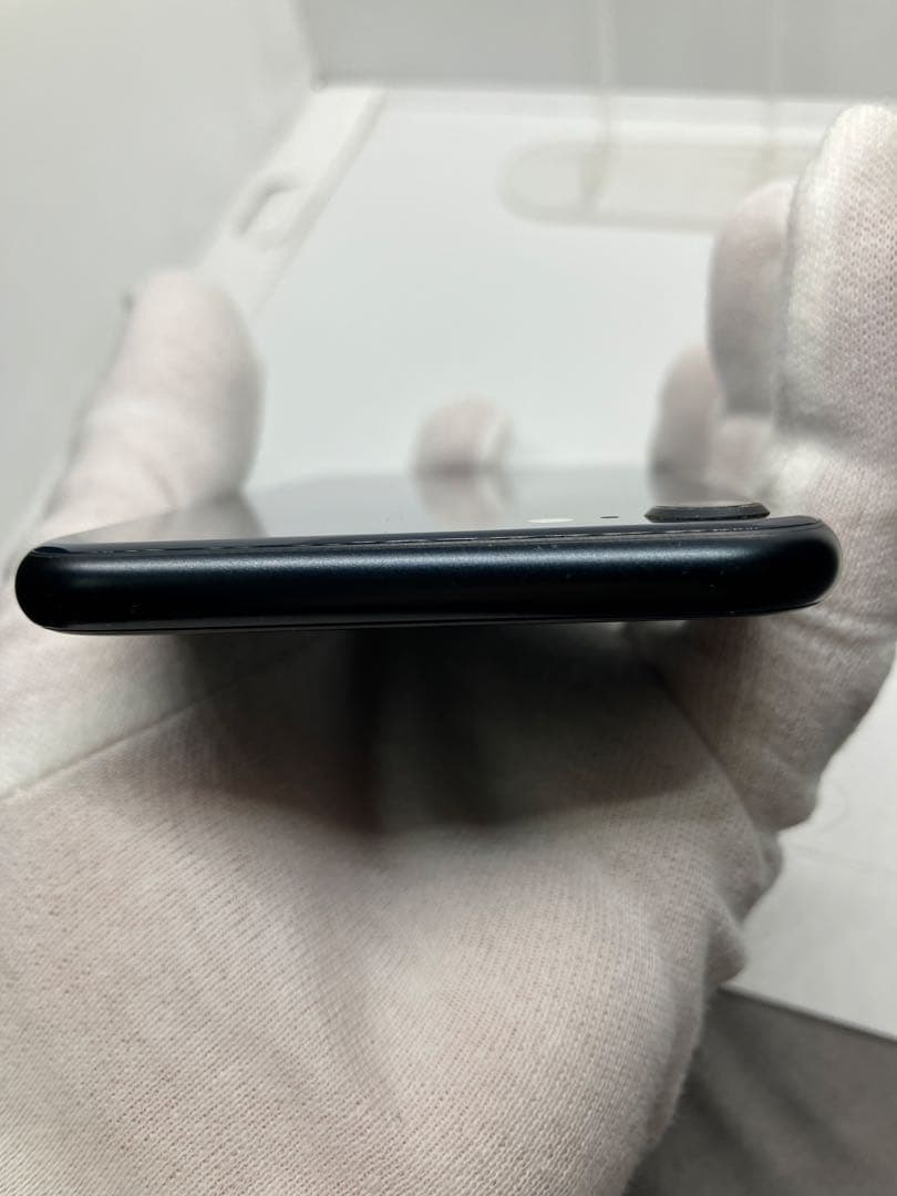 美品 iPhone SE (第3世代) 64GB SIMフリーバッテリー100%