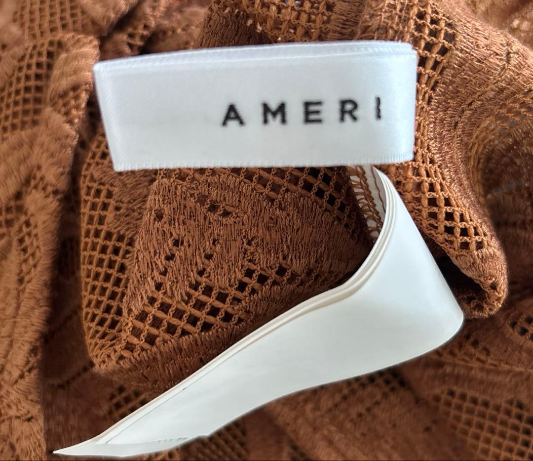 アメリ　ヴィンテージ　CHLOE V NECK ROMPERS